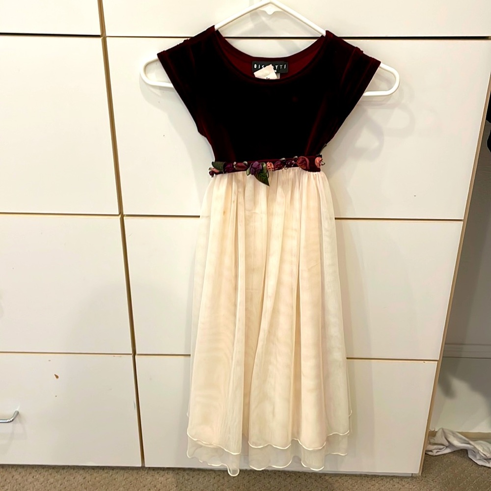 Beautiful velvet and white formal dress for young girls!